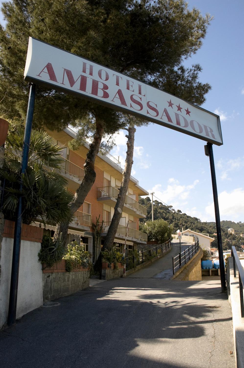 Hotel Ambassador Laigueglia Exterior foto