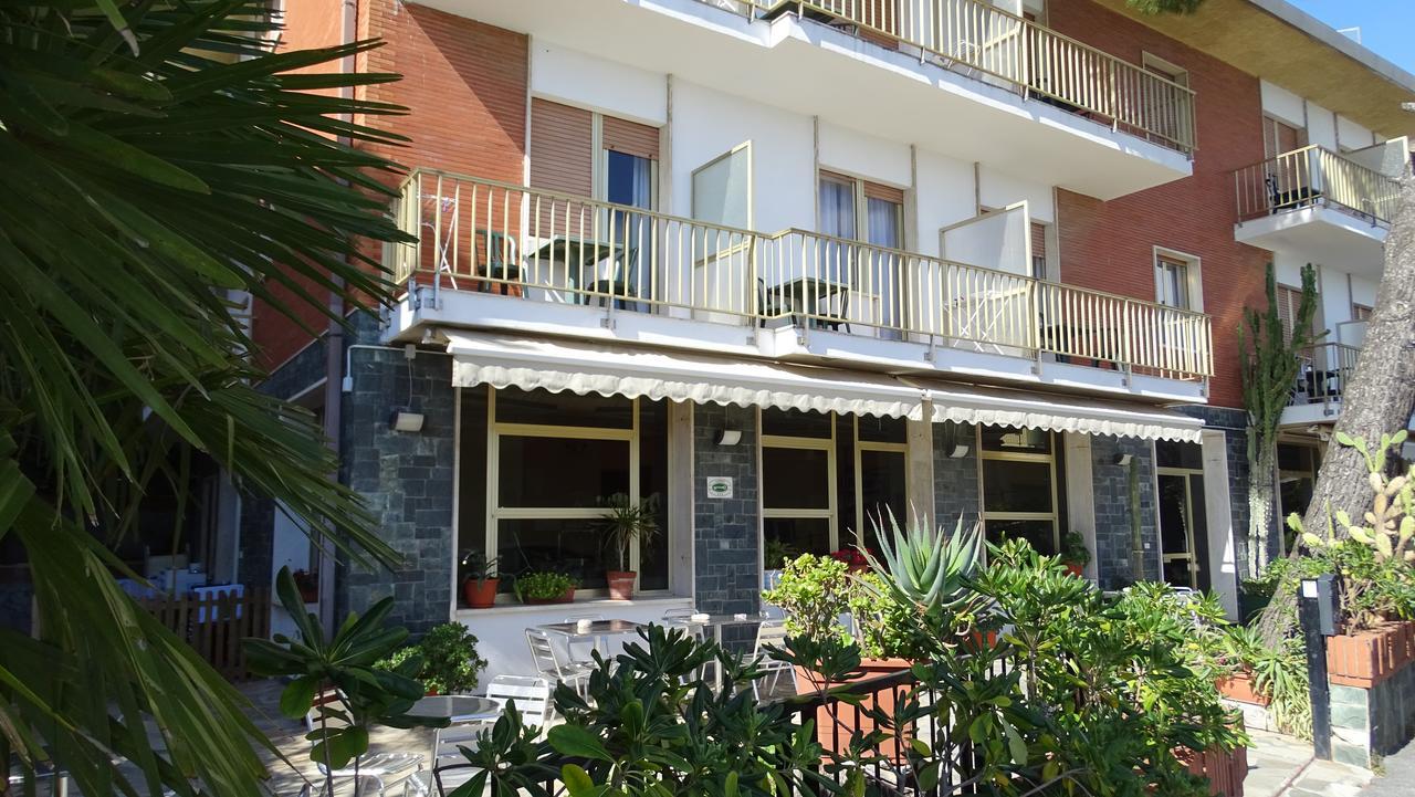 Hotel Ambassador Laigueglia Exterior foto